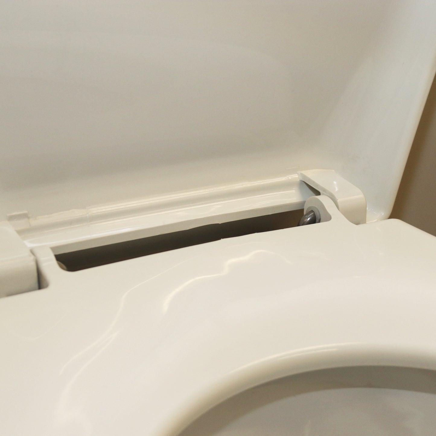Parker Evolution | Heavy Duty Toilet Seat Set | White